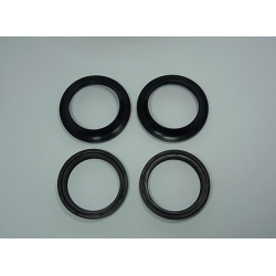 Tourmax, sada gufer a prachovek přední vidlice (46X58X10,5) Kawasaki ZX6/9R, Suzuki GSX1400 02-07, SV1000 03-05, VZR1800 06-
