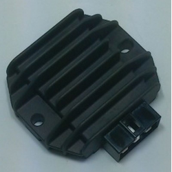 Tourmax, regulátor napětí, Suzuki DR 650SE '96-'19, XF 650 FREEWIND '97-'01, DR 800S '91-'97 (OEM: 32800-32E00) (MADE IN