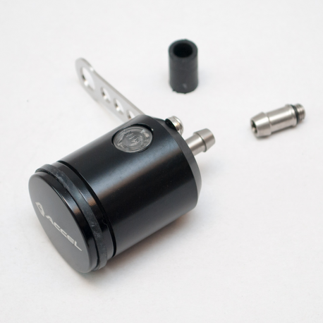 Accel, nádobka spojkové kapaliny, černá barva